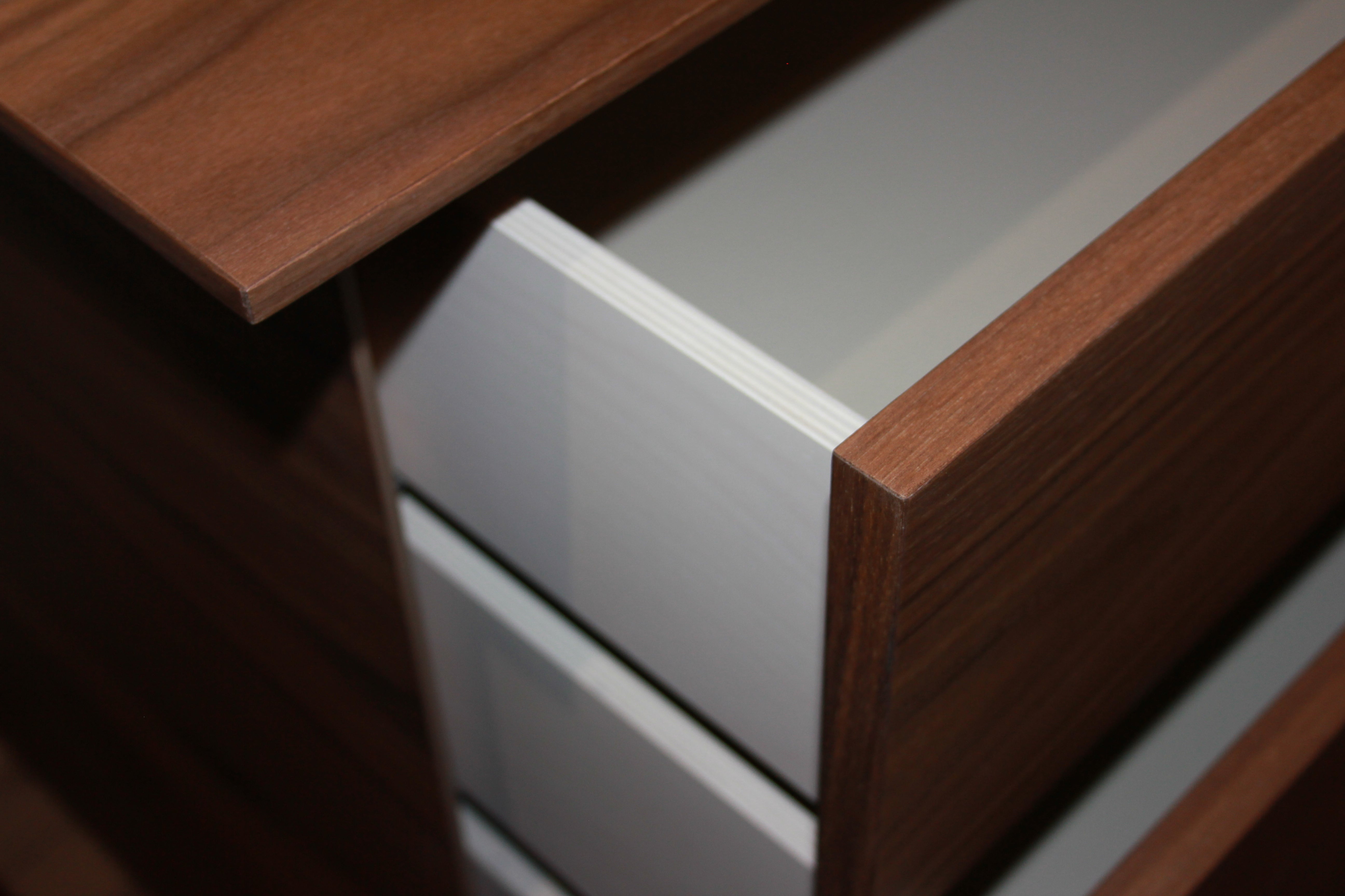 Gruppo Max Comò e Comodini by La Falegnami Design Armonioso e Qualità del Legno