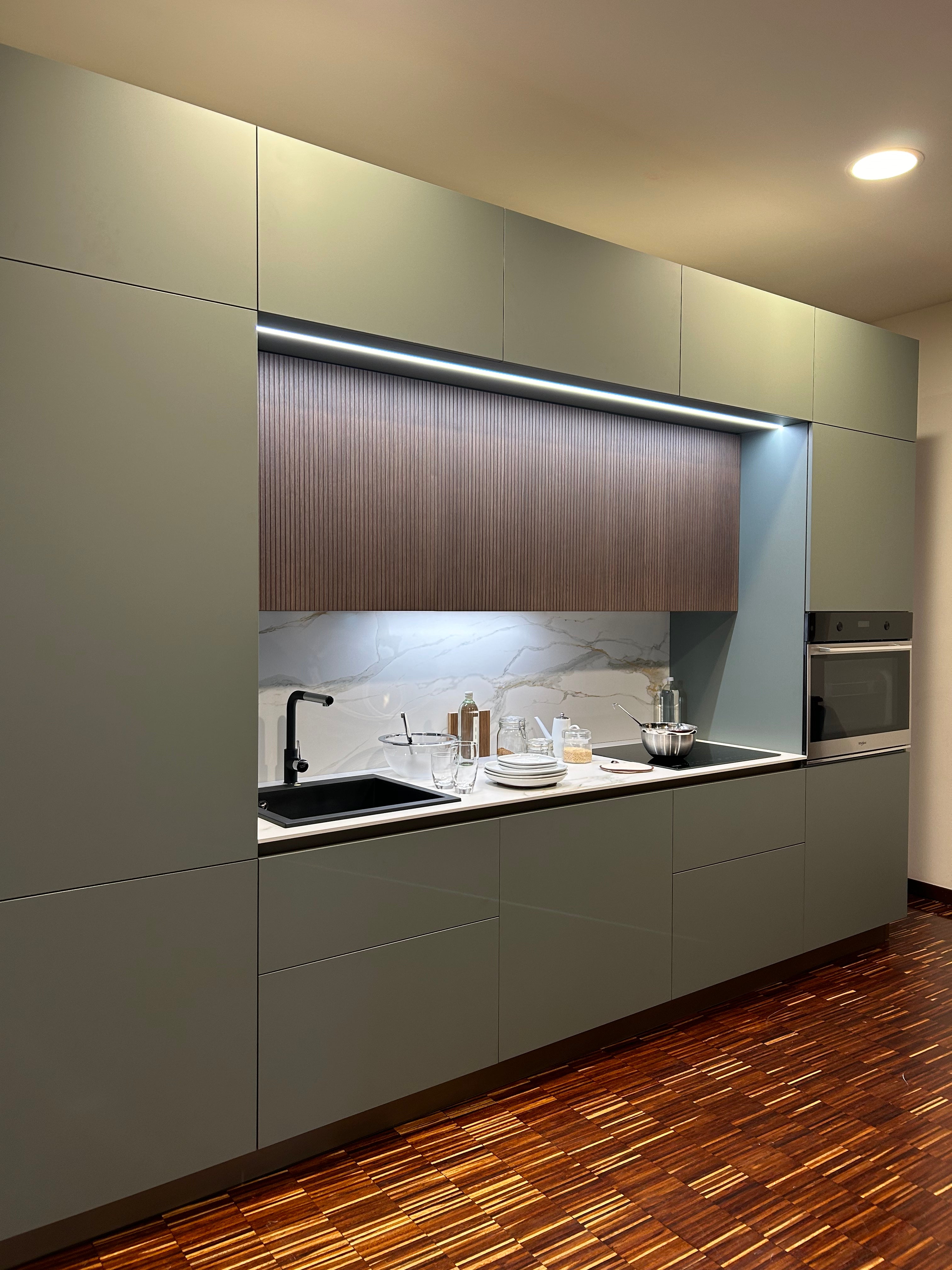 Cucina Moderna Artigianale Lineare Made in Italy Pet Verde Ceramica Calacatta ORO - Offerta Outlet Imperdibile!