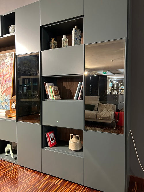 Parete attrezzata "Living system 2024" By Novamobili laccata verde prezzo Scontata Outlet