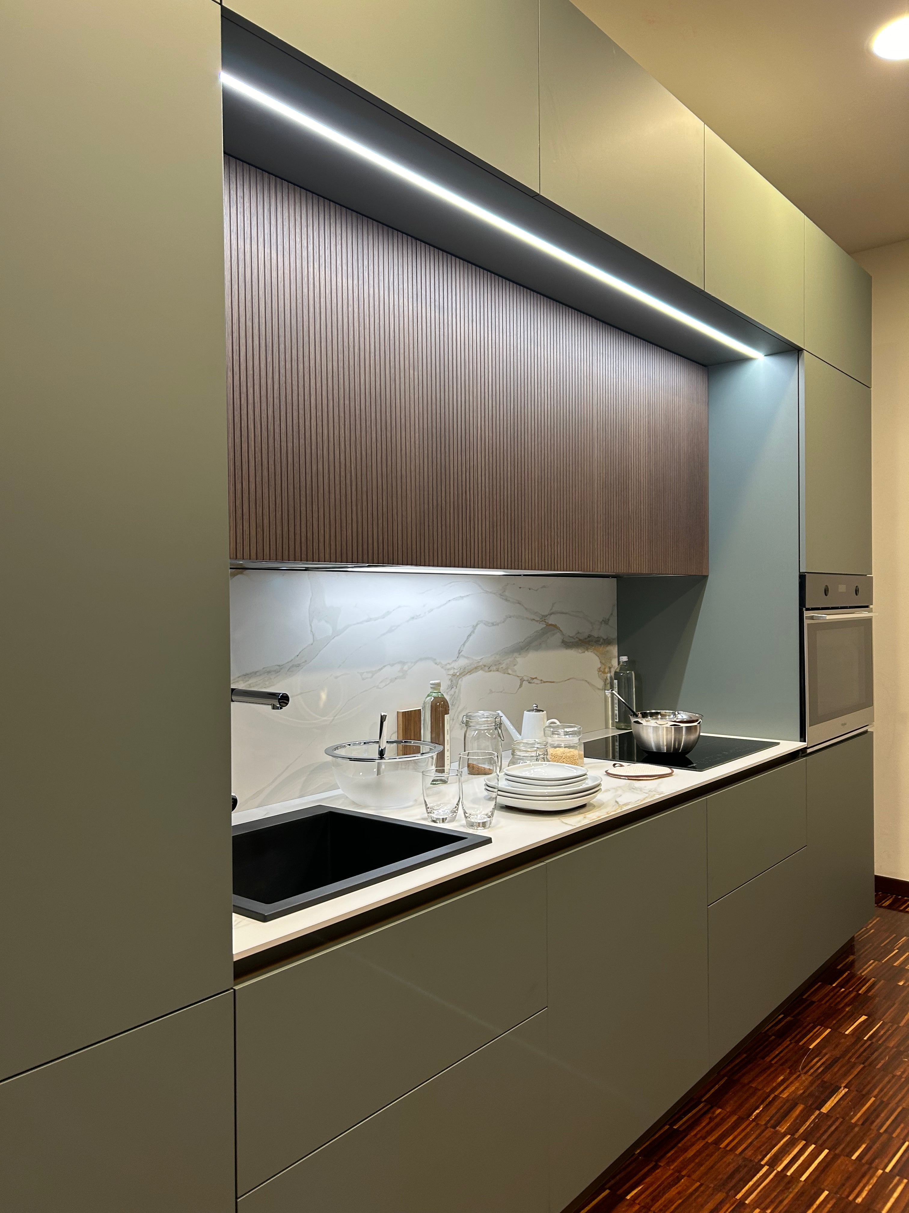 Cucina Moderna Artigianale Lineare Made in Italy Pet Verde Ceramica Calacatta ORO - Offerta Outlet Imperdibile!