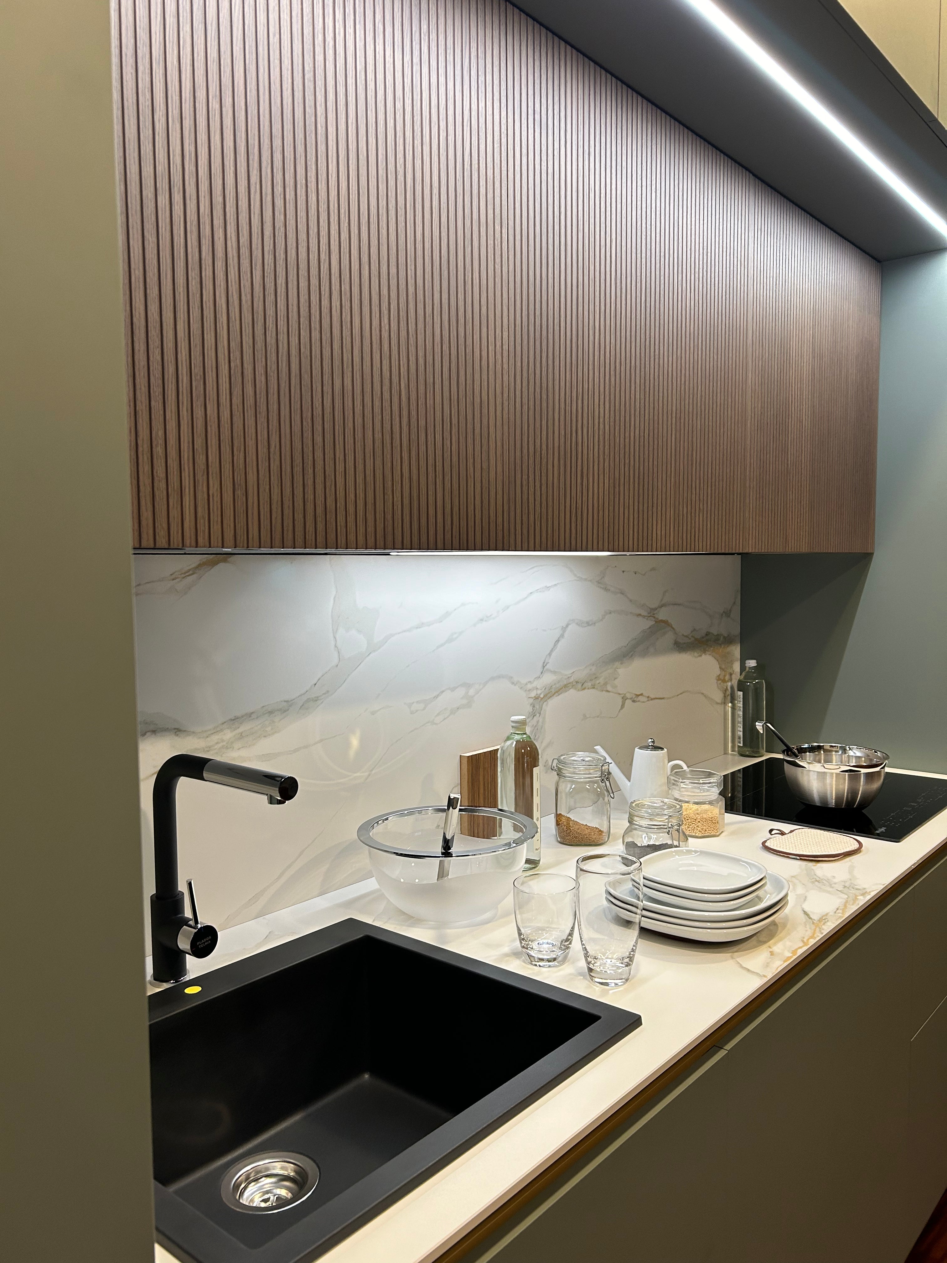 Cucina Moderna Artigianale Lineare Made in Italy Pet Verde Ceramica Calacatta ORO - Offerta Outlet Imperdibile!