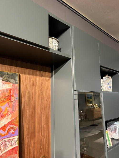 Parete attrezzata "Living system 2024" By Novamobili laccata verde prezzo Scontata Outlet