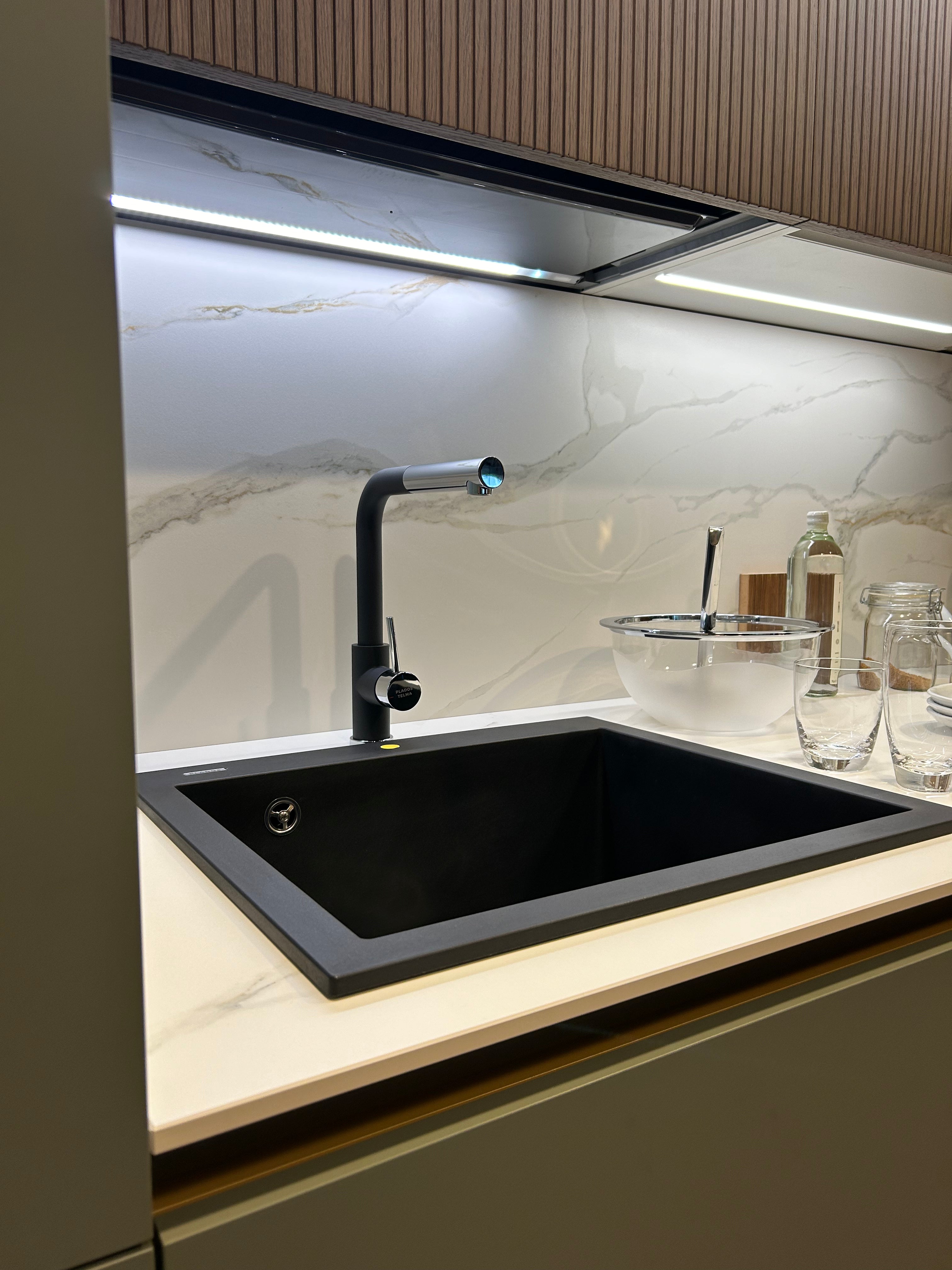 Cucina Moderna Artigianale Lineare Made in Italy Pet Verde Ceramica Calacatta ORO - Offerta Outlet Imperdibile!