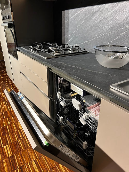 Cucina Moderna Artigianale Made in Italy: Struttura Lineare in Laminato Grigio Struttura e Rovere Miele Offerta Outlet