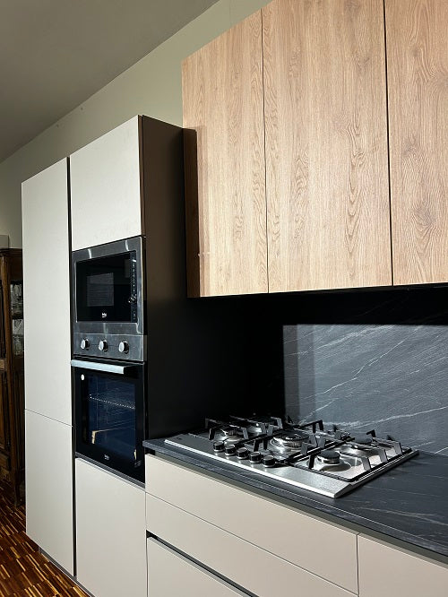 Cucina Moderna Artigianale Made in Italy: Struttura Lineare in Laminato Grigio Struttura e Rovere Miele Offerta Outlet