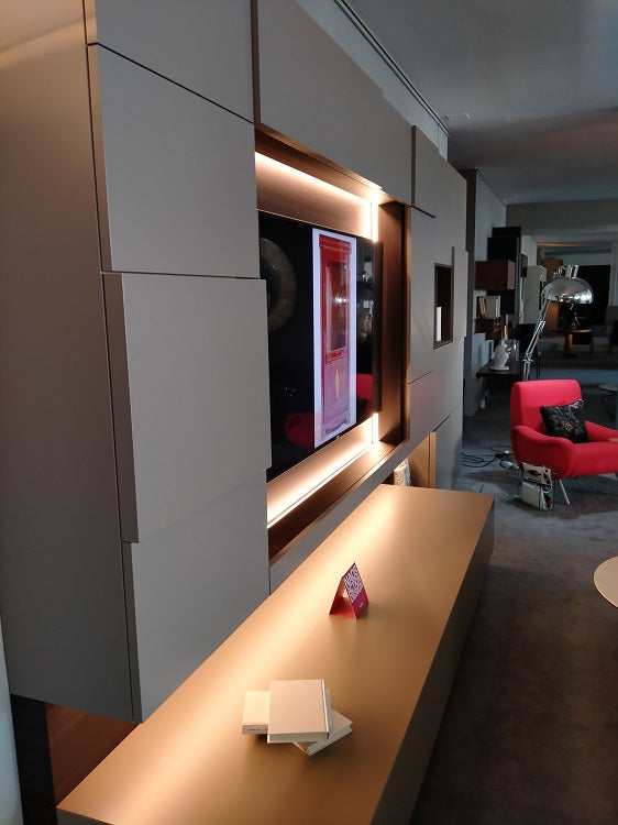 Parete attrezzata in stile design Turati 4 di Turati t4 laccata argilla