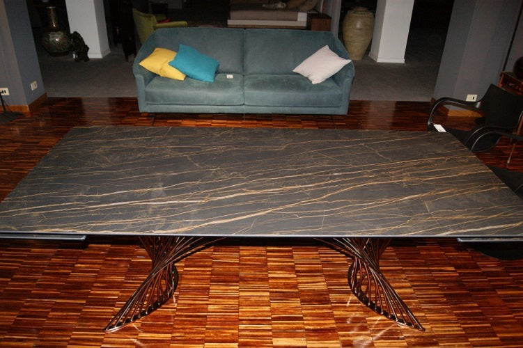 Tavolo "Latour" By Naos in vetro ceramica Black desirè lucido