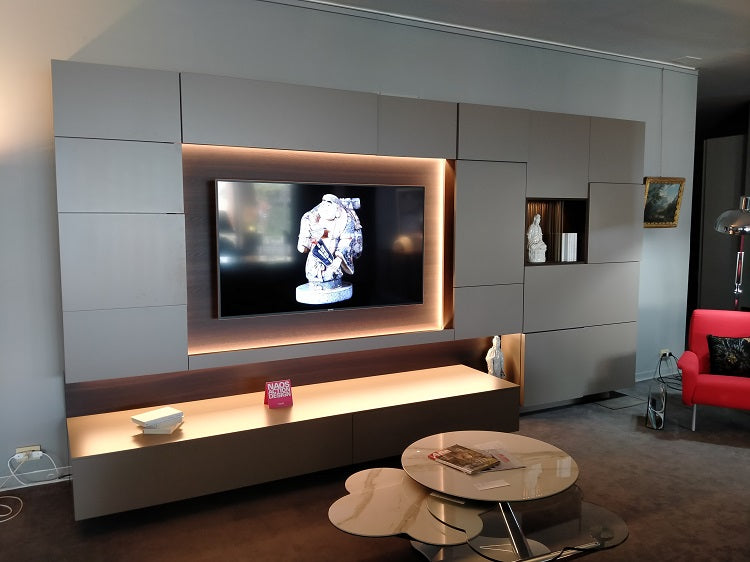 Parete attrezzata in stile design Turati 4 di Turati t4 laccata argilla