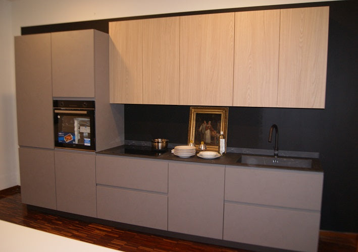 Cucina lineare Arredo 3 Wega in PET Resina Cromo Top HPL Pietra Nera prezzo scontato Outlet