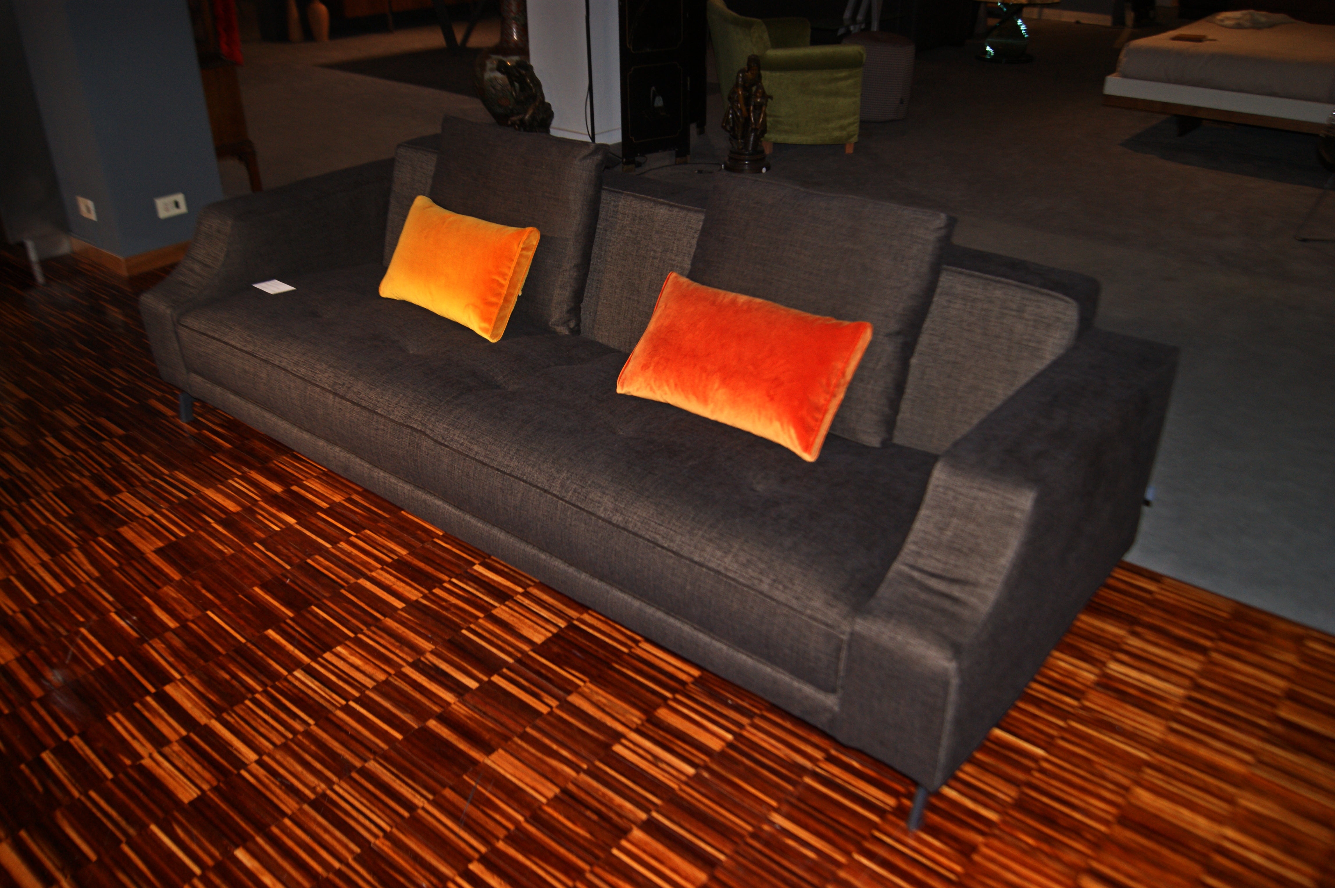 Divano "310 Identity" By Vibieffe in tessuto Prezz Outlet Scontato