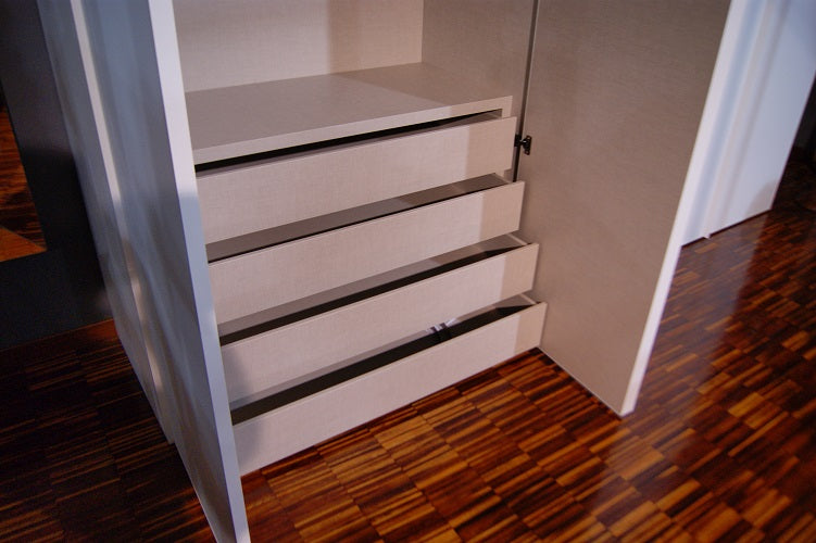 Armadio con ante battenti moderno "Cover" By Erba mobili a prezzo scontato Offerta Outlet