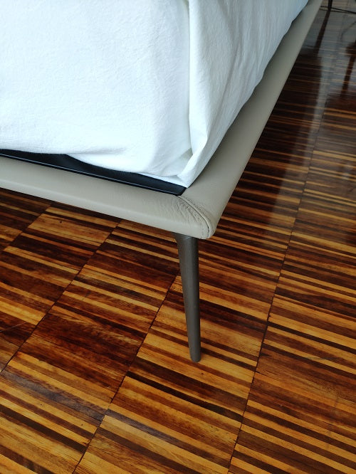 Letto matrimoniale di design "Papillon" By Alivar in pelle beige Sabbia