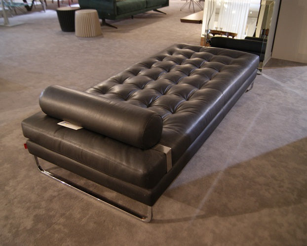 Dormause Avenue Square By Valdichienti in pelle nera Prezzo Offerta Outlet