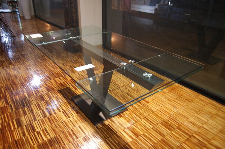 Tavolo allungabile da soggiorno Minosse By Naos in cristallo prezzo scontato outlet