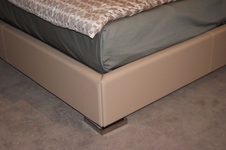 Letto Matrimoniale "Victor" plus By V&nice in pelle Codice 832320 CAT E