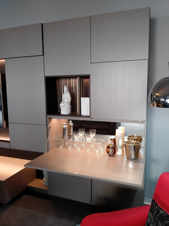 Parete attrezzata in stile design Turati 4 di Turati t4 laccata argilla