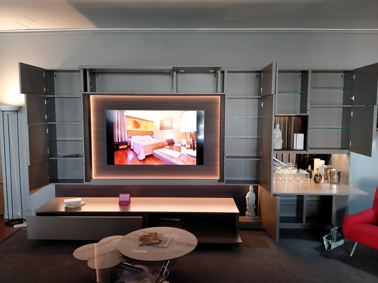 Parete attrezzata in stile design Turati 4 di Turati t4 laccata argilla