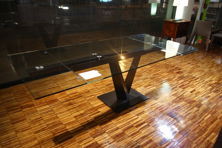 Tavolo allungabile da soggiorno Minosse By Naos in cristallo prezzo scontato outlet