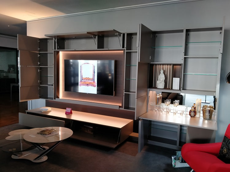 Parete attrezzata in stile design Turati 4 di Turati t4 laccata argilla