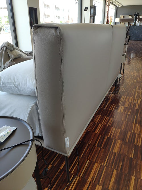 Letto matrimoniale di design "Papillon" By Alivar in pelle beige Sabbia