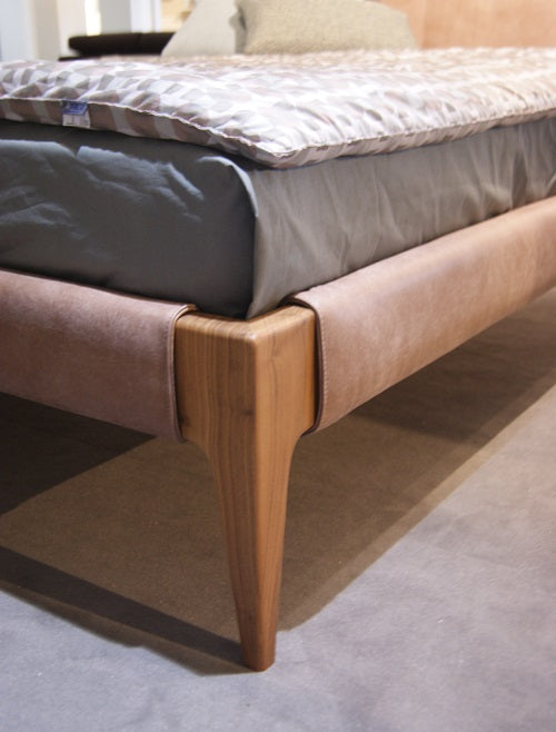 Letto matrimoniale Falegnameria 1946 Portofino Prezzo scontato outlet pelle