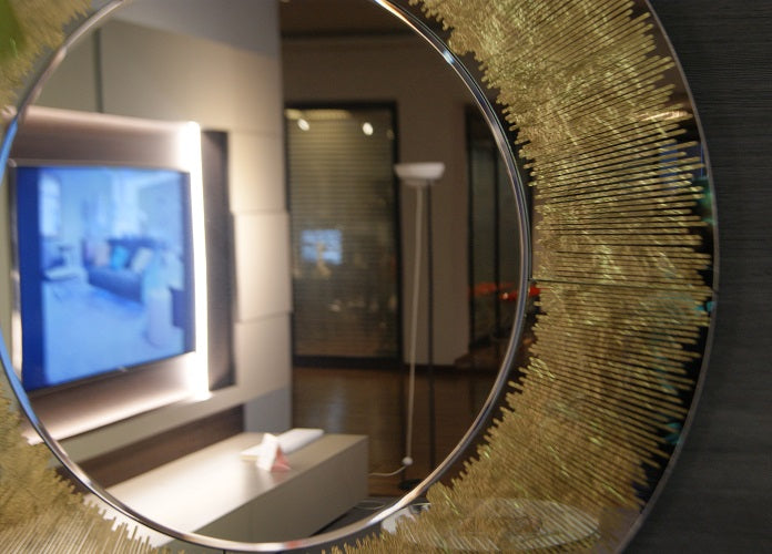 Specchiera moderna "Aurora" By Schuller con cornice in vetro Prezzo scontato