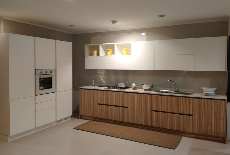 Cucina moderna lineare By Giaconi & Raponi in zebrano e laccato bianco opaco Outlet