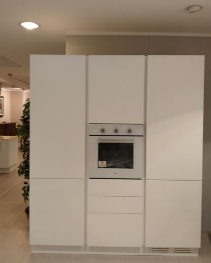 Cucina moderna lineare By Giaconi & Raponi in zebrano e laccato bianco opaco Outlet