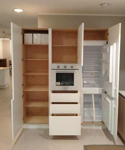 Cucina moderna lineare By Giaconi & Raponi in zebrano e laccato bianco opaco Outlet