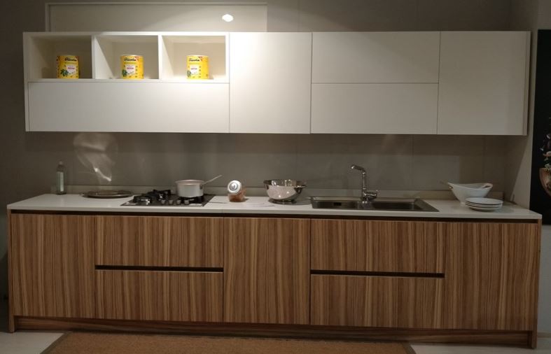 Cucina moderna lineare By Giaconi & Raponi in zebrano e laccato bianco opaco Outlet