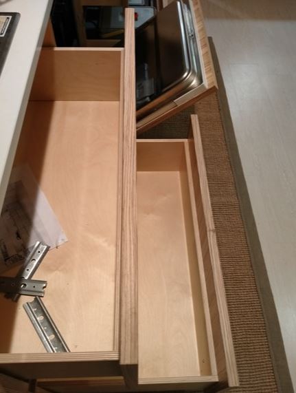 Cucina moderna lineare By Giaconi & Raponi in zebrano e laccato bianco opaco Outlet