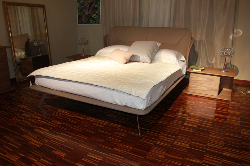 Ermes Letto Matrimoniale Moderno in Pelle dal Carattere Importante con Testata e giroletto in pelle