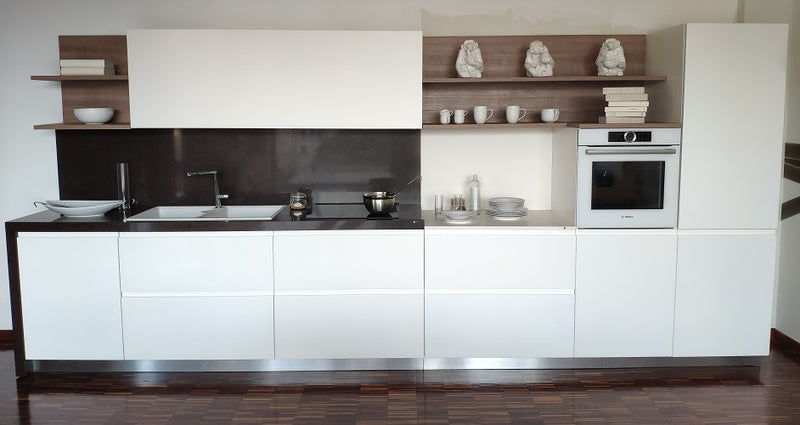 Cucina lineare in laccato opaco bianca By Pessina prezzo scontato Outlet