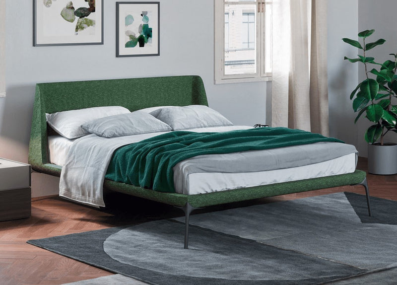 Letto matrimoniale "Velvet" By Novamobili imbottito con giroletto in tessuto