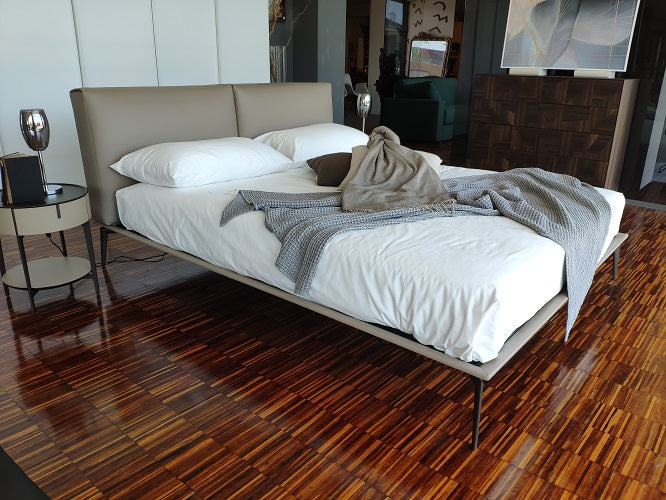 Letto matrimoniale di design "Papillon" By Alivar in pelle beige Sabbia