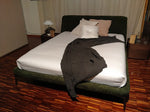Letto matrimoniale "Velvet" By Novamobili imbottito con giroletto in tessuto