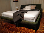 Letto matrimoniale "Velvet" By Novamobili imbottito con giroletto in tessuto