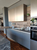 Cucina design con penisola "Kali" By Arredo3 in Noce Imperial e PET INOX