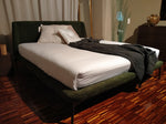 Letto matrimoniale "Velvet" By Novamobili imbottito con giroletto in tessuto