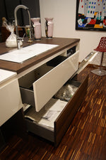 Cucina con Isola By Pessina con top in Okite e legno offerta Outlet