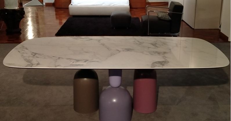 Tavolo fisso "Cup" By Bonaldo piano in ceramica bianca calacatta offerta Outlet